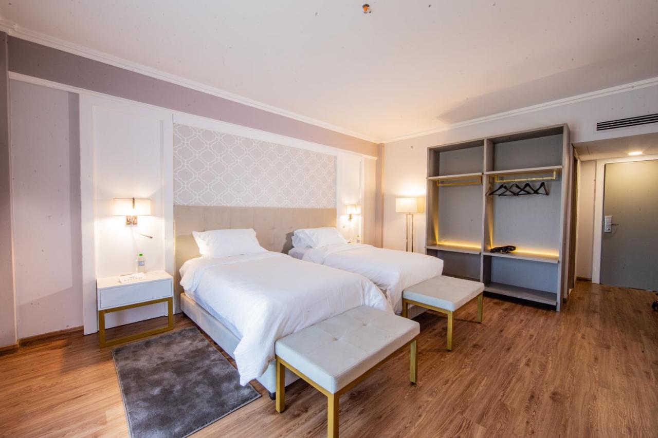 Bisinii Boutique Hotel ซิวดัดเดลเอสเต ภายนอก รูปภาพ
